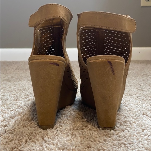 Tan wedges - Picture 3 of 3